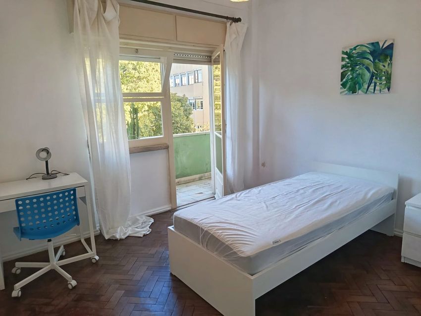 Imagem Quarto de quarto em Rua Alexandre Braga, 2