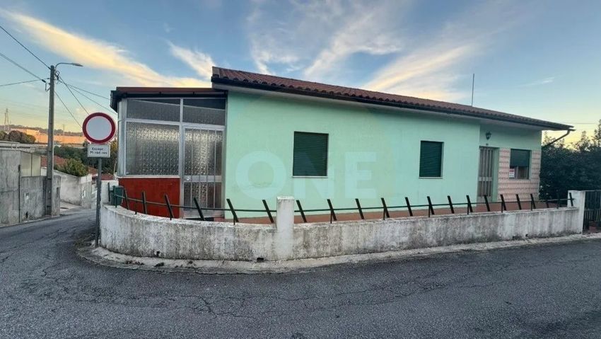Imagem Fachada de  casa ou moradia em Bairro