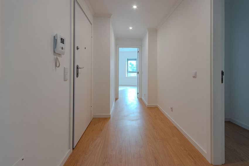Imagem Corredor de apartamento t2 em Rua do Bairro
