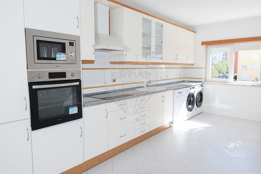 Imagem Cozinha de apartamento t4 em Rua Catarina Eufémia