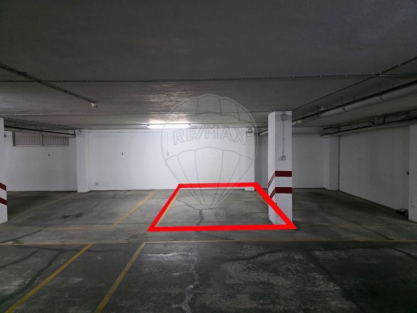 Imagem Garagem de garagem em Rua Ataide de Oliveira, 117