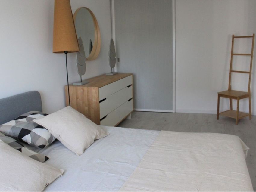 Imagem Quarto de apartamento t1 em Rua das Furnas, 26