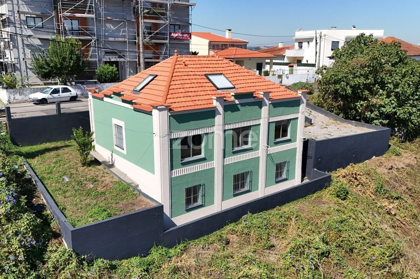 Imagem Fachada de  moradia independente em Rua do Vale da Mata, 13