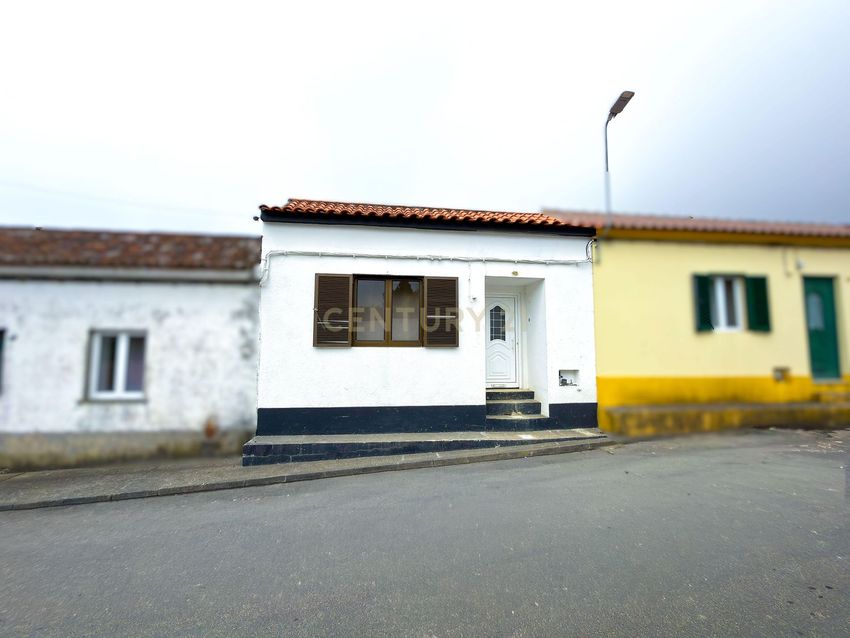 Imagem Fachada de  moradia independente em Rua do Rosário, 62