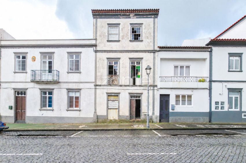 Imagem Fachada de  moradia geminada em Vila do Porto