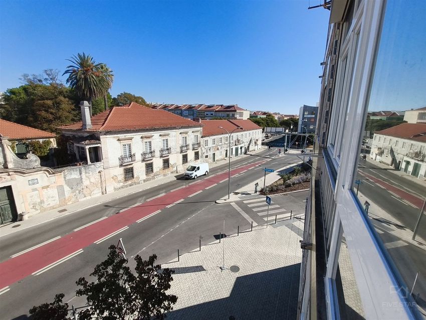 Imagem Fachada de apartamento t2 em Rua Elias Garcia, 73