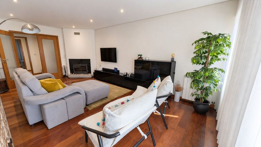 Imagem Sala de estar de apartamento t3 em Rua Nova da Bouça