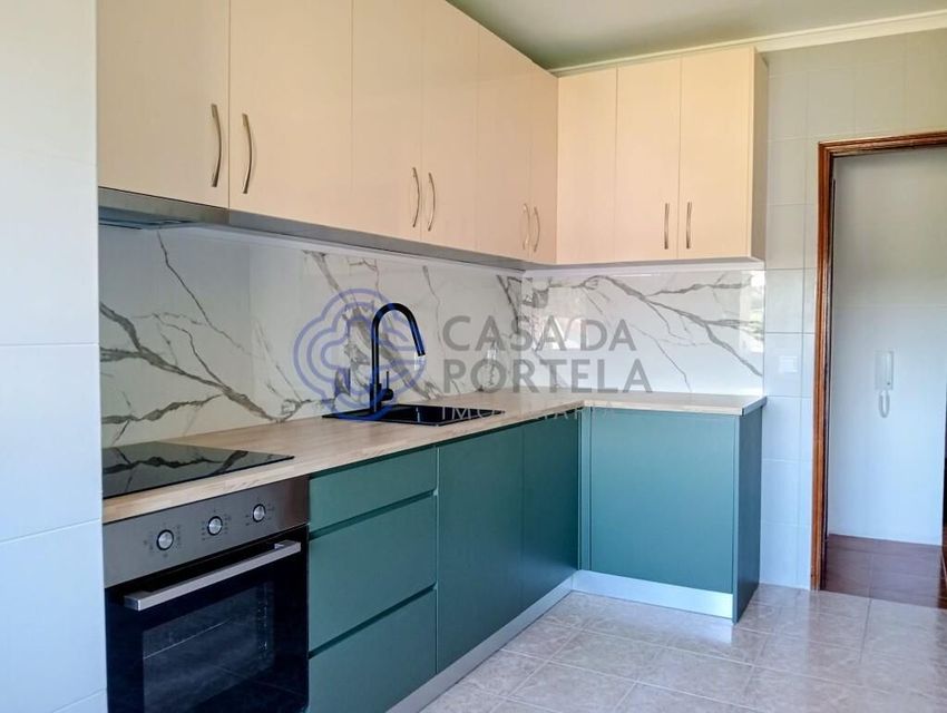 Imagem Cozinha de apartamento t3 em Rua Engenheiro Barbosa de Matos, 170