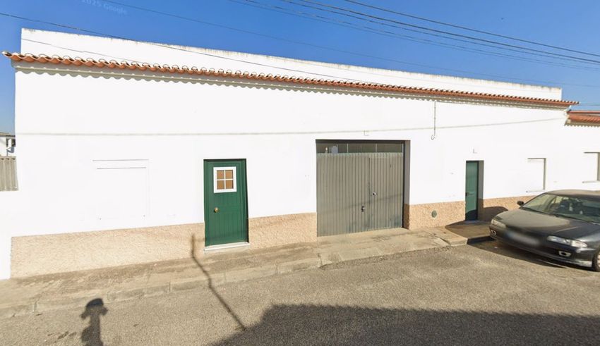 Imagem Fachada de  moradia geminada em Travessa dos Moinhos, 45