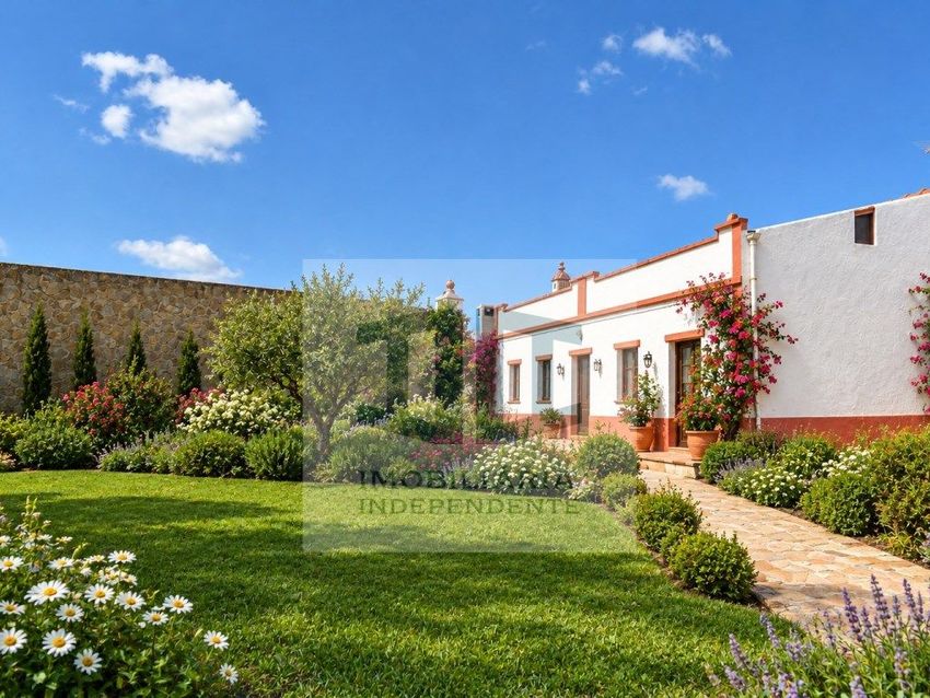 Imagem Jardim de  moradia geminada em São Bartolomeu de Messines
