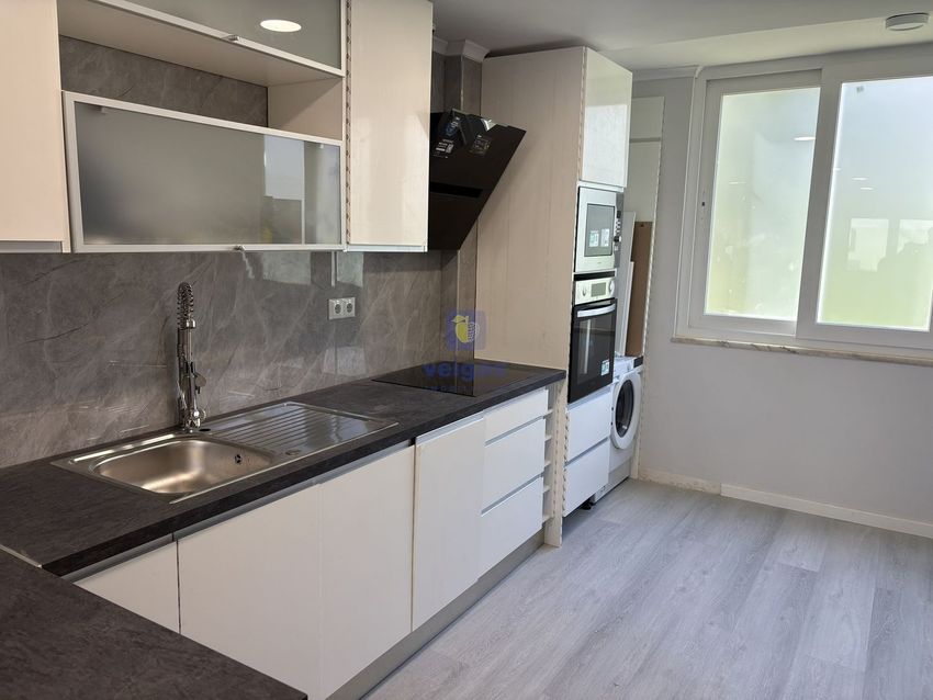 Imagem Cozinha de apartamento t2 em Charquinho