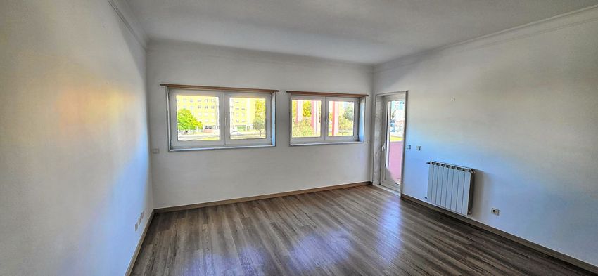 Imagem Sala de estar de apartamento t1 em Praça São Francisco de Assis, 3