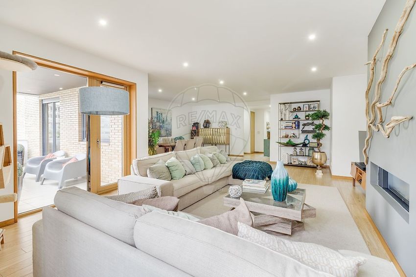 Imagem Sala de estar de apartamento t4 em Avenida Diogo Cão