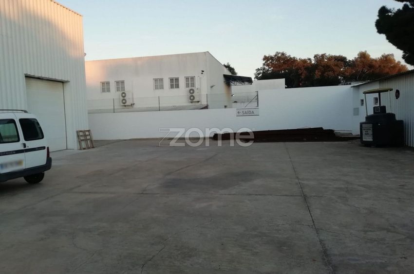 Imagem Fachada de armazém em Rua do Pneco s/n