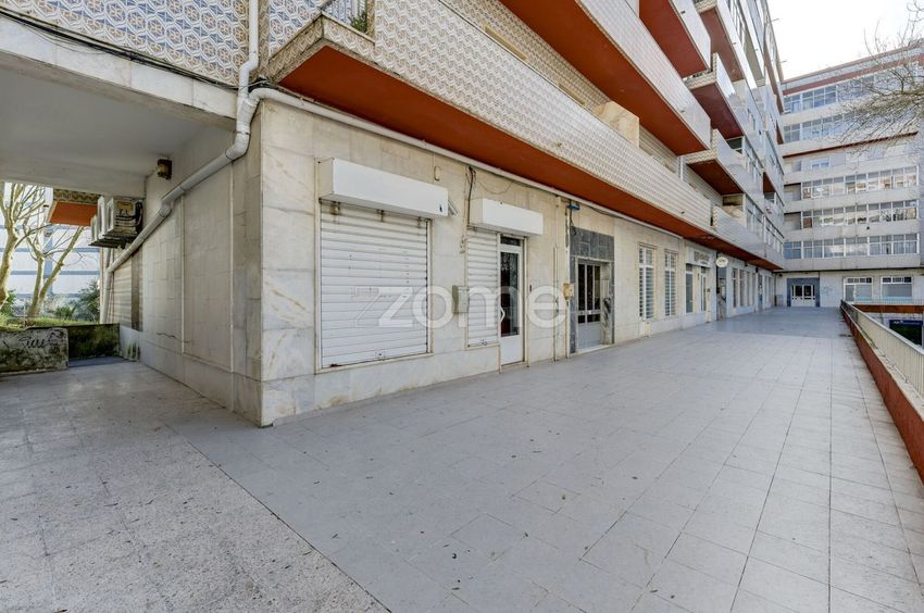 Imagem Fachada de espaço comercial em Praceta Abraão, 9
