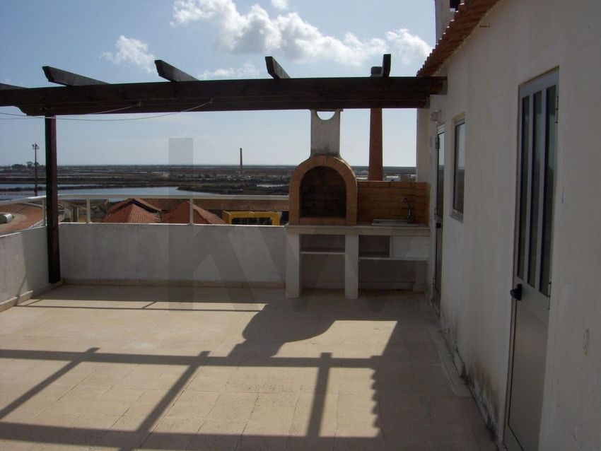 Imagem Terraço de apartamento t3 em Avenida Doutor Eduardo Mansinho, 3