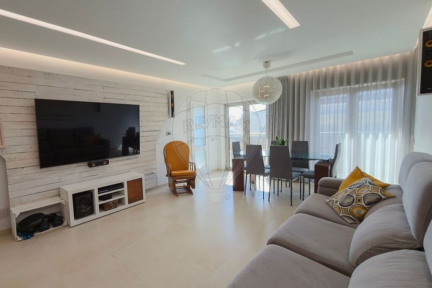 Imagem Sala de estar de apartamento t4 em Rua dos Bombeiros Voluntários