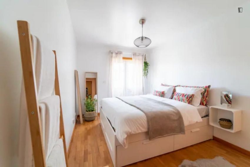 Imagem Quarto de apartamento t1 em Praça do Coronel Pacheco