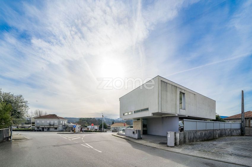 Imagem Fachada de armazém em Estrada nacional, 105