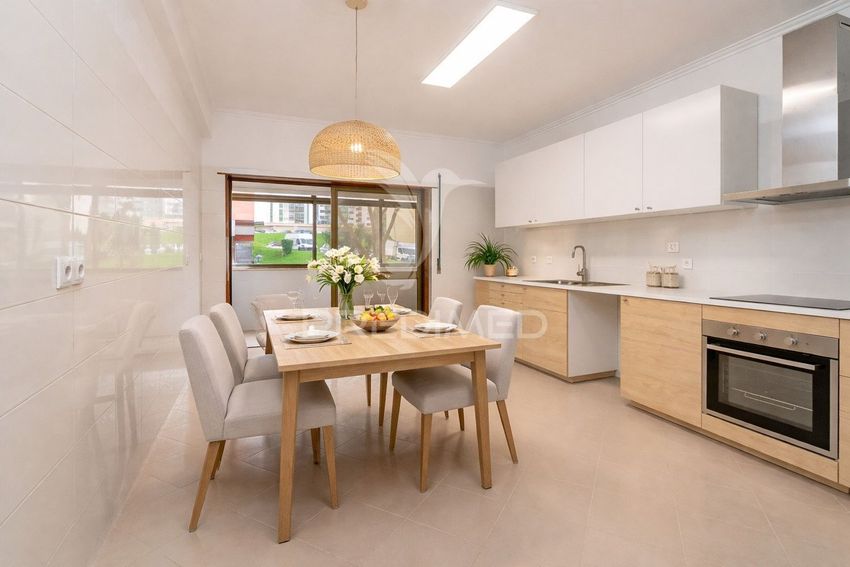 Imagem Sala de estar de apartamento t4 em Avenida das Laranjeiras, 12