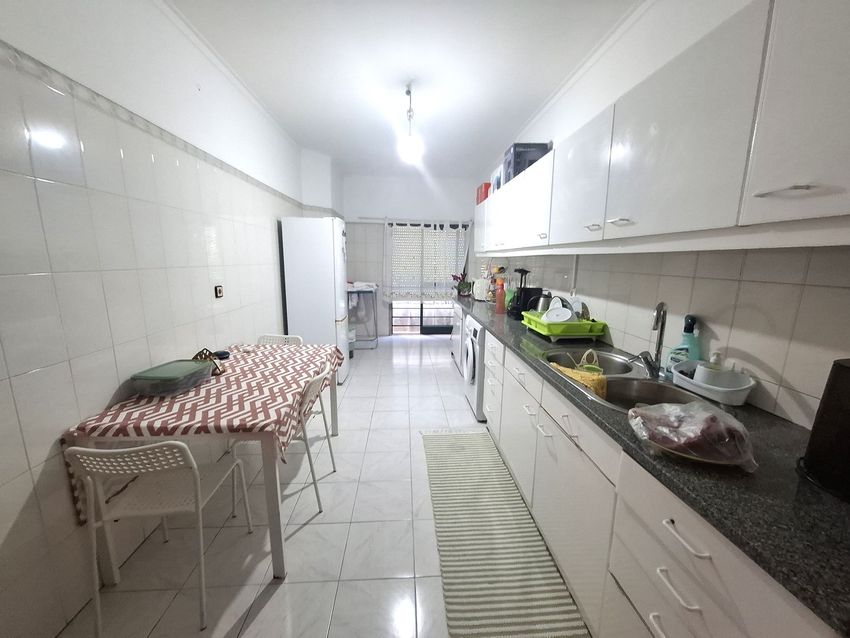 Imagem Cozinha de apartamento t2 em Massamá