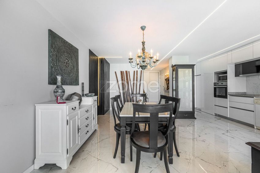 Imagem Sala de estar de apartamento t3 em Rua Doutor Cruz Malpique, 45