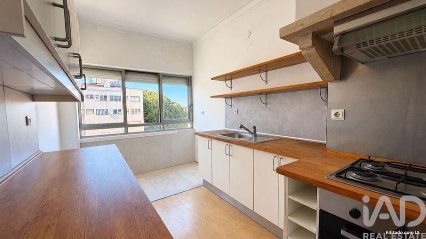Imagem Cozinha de apartamento t2 em Prazeres - Maria Pia
