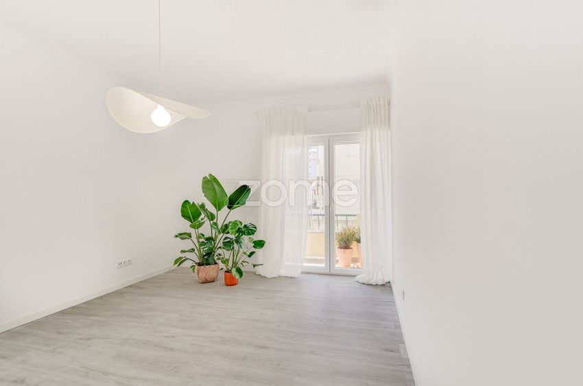 Imagem Sala de estar de apartamento t4 em Rua Fernão de Magalhães, 6