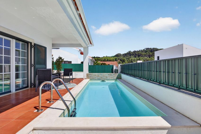 Imagem Piscina de  moradia independente em Casal Godinho Marques