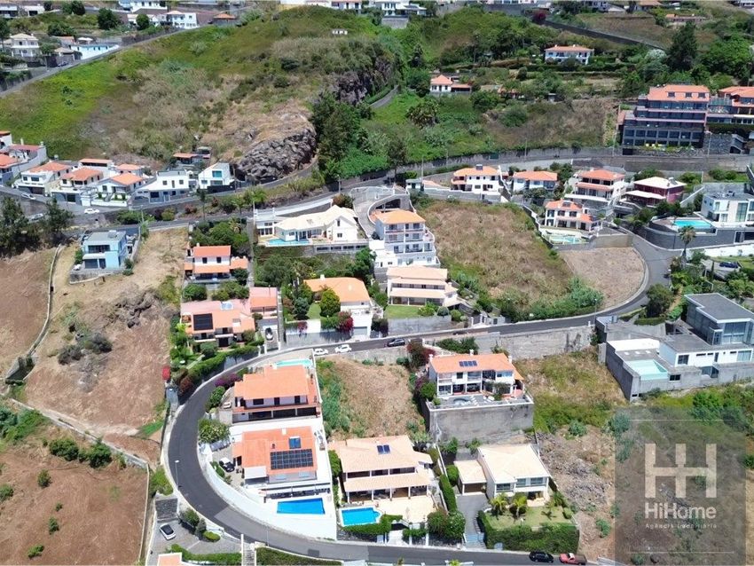 Imagem Vistas de terreno em Rua da Montanha, 21
