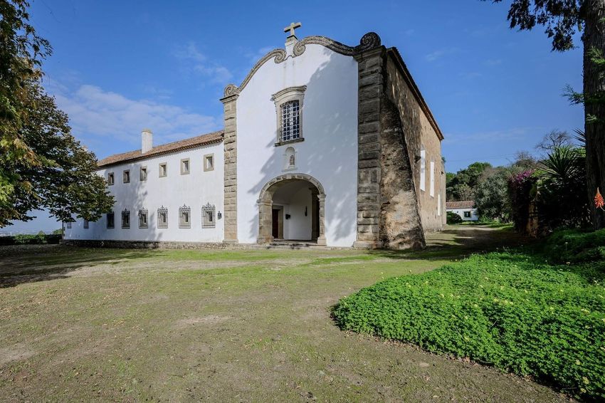 Imagem Fachada de  palácio em Estrada do Conventinhho