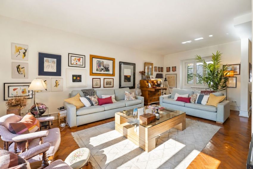 Imagem Sala de estar de apartamento t4 em Rua da Lapa