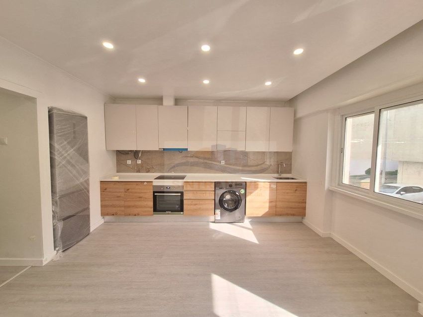 Imagem Sala de estar de apartamento t2 em Damaia de Cima