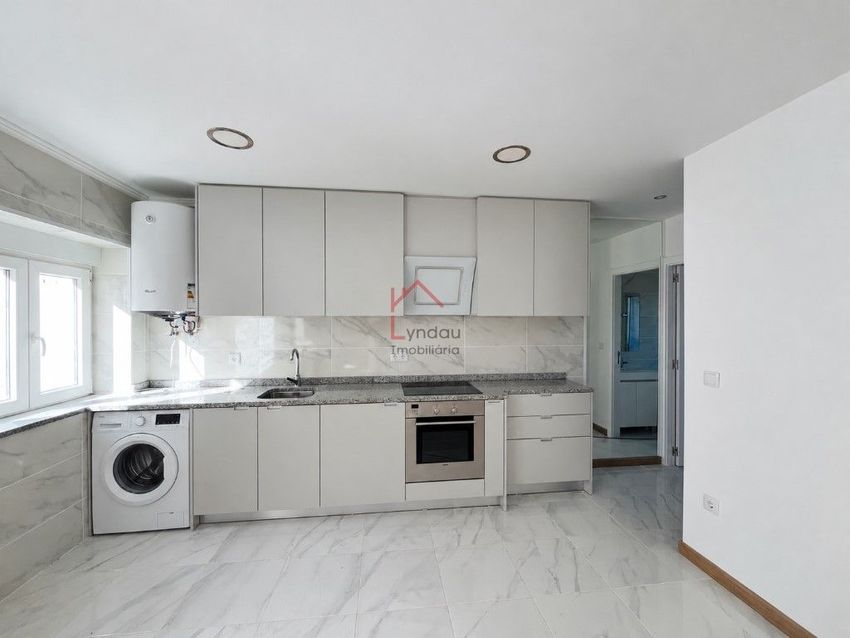 Imagem Cozinha de apartamento t2 em Rua da Bouça