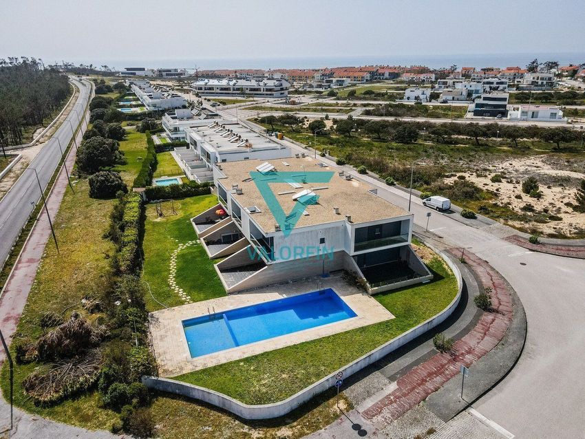 Imagem Piscina de  moradia geminada em Urbanizaçao Atlantic Village s/n