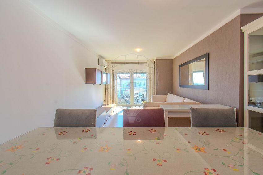 Imagem Sala de estar de apartamento t3 em Rua das Eirinhas, 49
