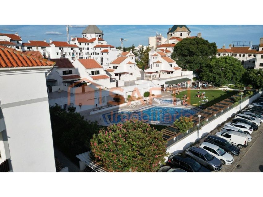 Imagem Piscina de apartamento t1 em Avenida do Cerro da Vila b