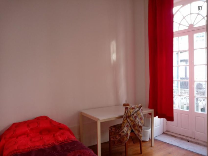 Imagem Quarto de apartamento t2 em Aliados - Clérigos - Carlos Alberto
