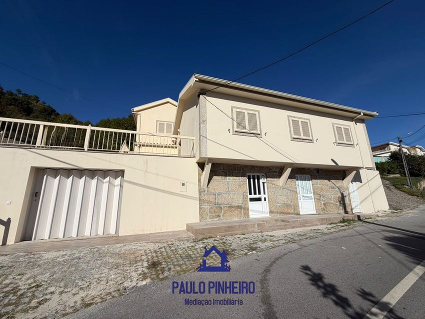 Imagem Fachada de  moradia independente em Lugar de Petimão