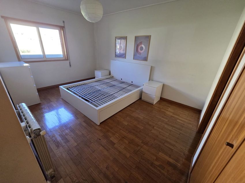 Imagem Quarto de apartamento t3 em Rua de São José, 82