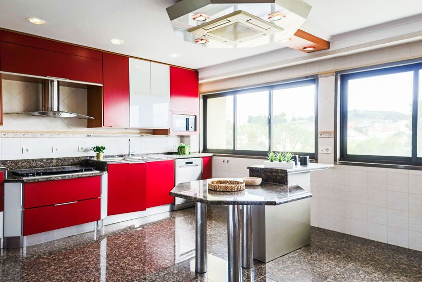 Imagem Cozinha de apartamento t6 em Rua Vieira da Silva