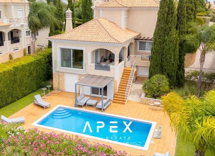 Imagem Piscina de  moradia independente em The crest almancil
