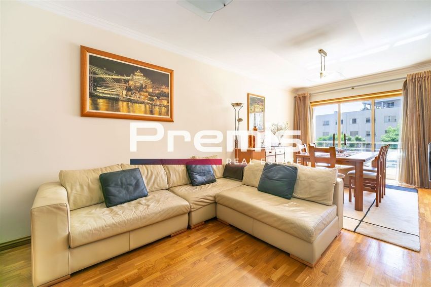 Imagem Sala de estar de apartamento t2 em Rua Professor Amadeu Santos s/n