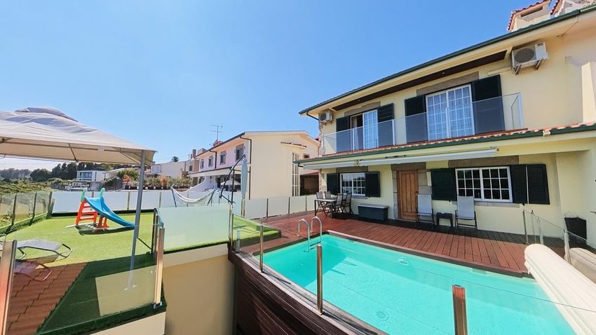 Imagem Piscina de  moradia independente em Rua Manuel Felisberto Marques Oliveira Júnior