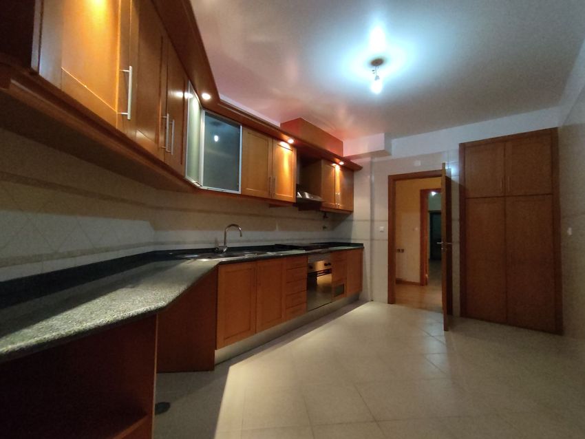 Imagem Cozinha de apartamento t2 em Rua Ary dos Santos, 4