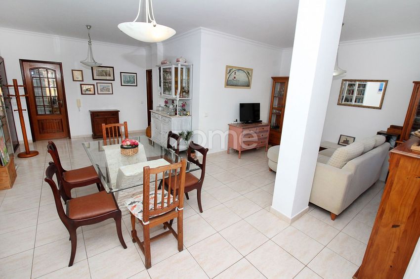 Imagem Sala de estar de apartamento t3 em Rua Cerca do Colégio s/n