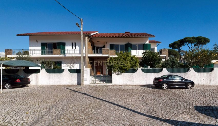 Imagem Fachada de  moradia independente em Praceta António da Nola