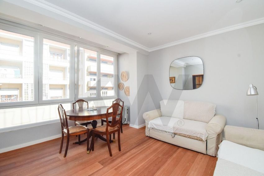 Imagem Sala de estar de apartamento t1 em Avenida Óscar Monteiro Torres s/n