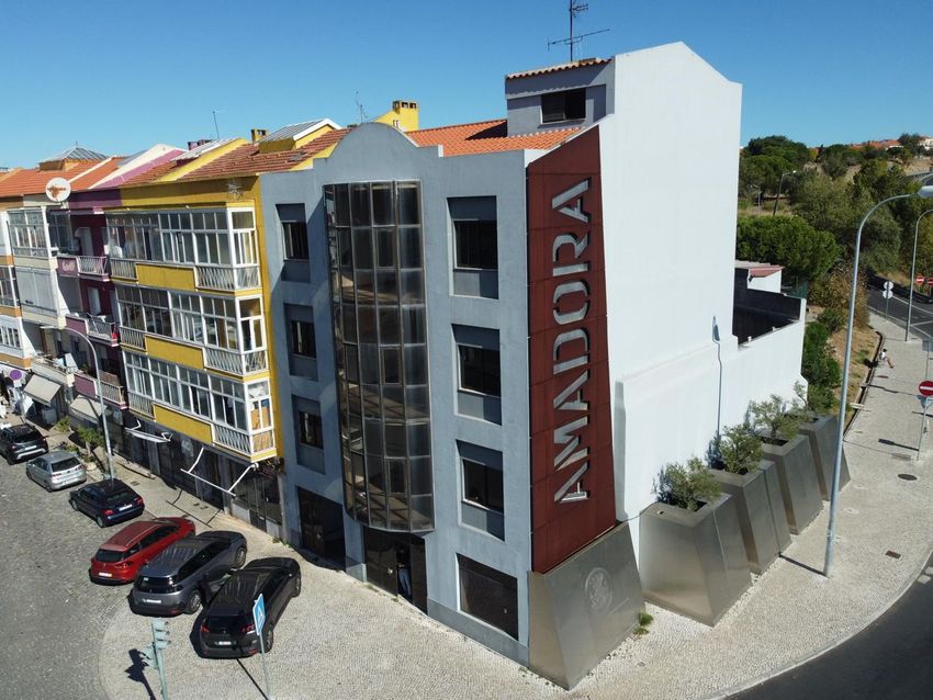 Imagem Fachada de prédio de uso misto em Centro - Parque Central