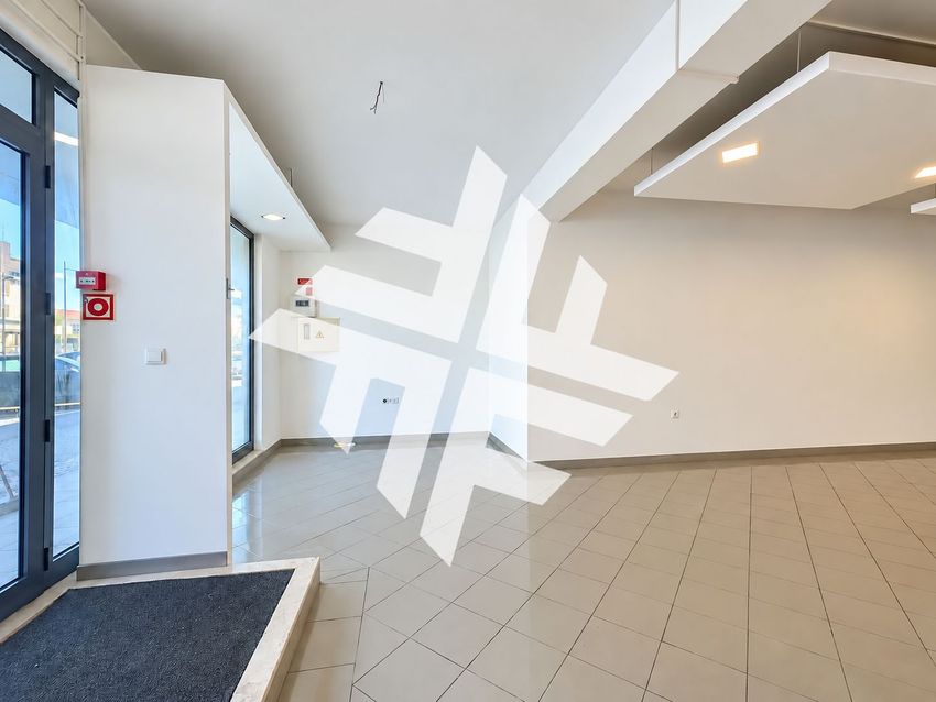 Imagem de espaço comercial em Rua do Foral, 50
